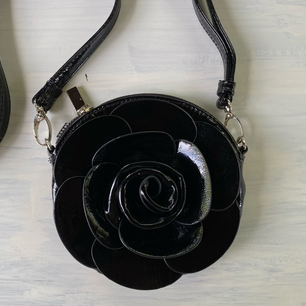 Beautiful black vintage plumeria or rose cross body bag/ wallet - Picture 2 of 7